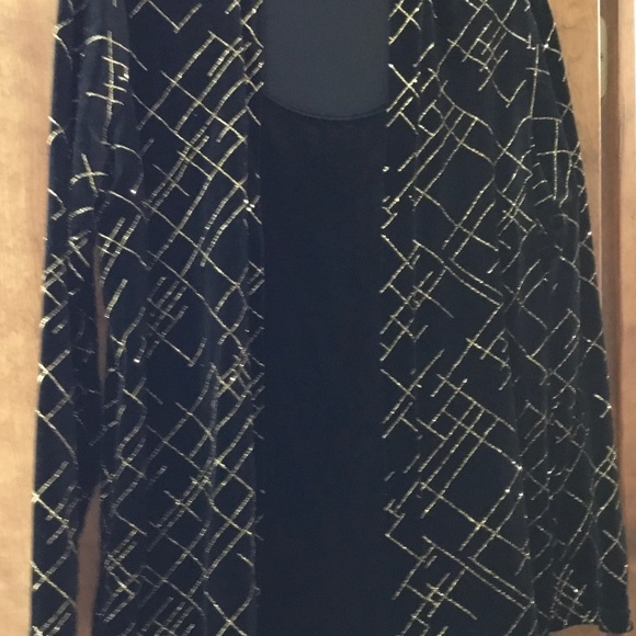 Black and Gold Velvet Jacket with Black Velvet Camisole. 1X - Picture 4 of 10